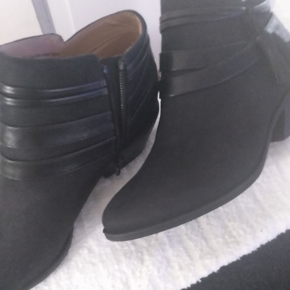 Boots - Picture 5 of 5